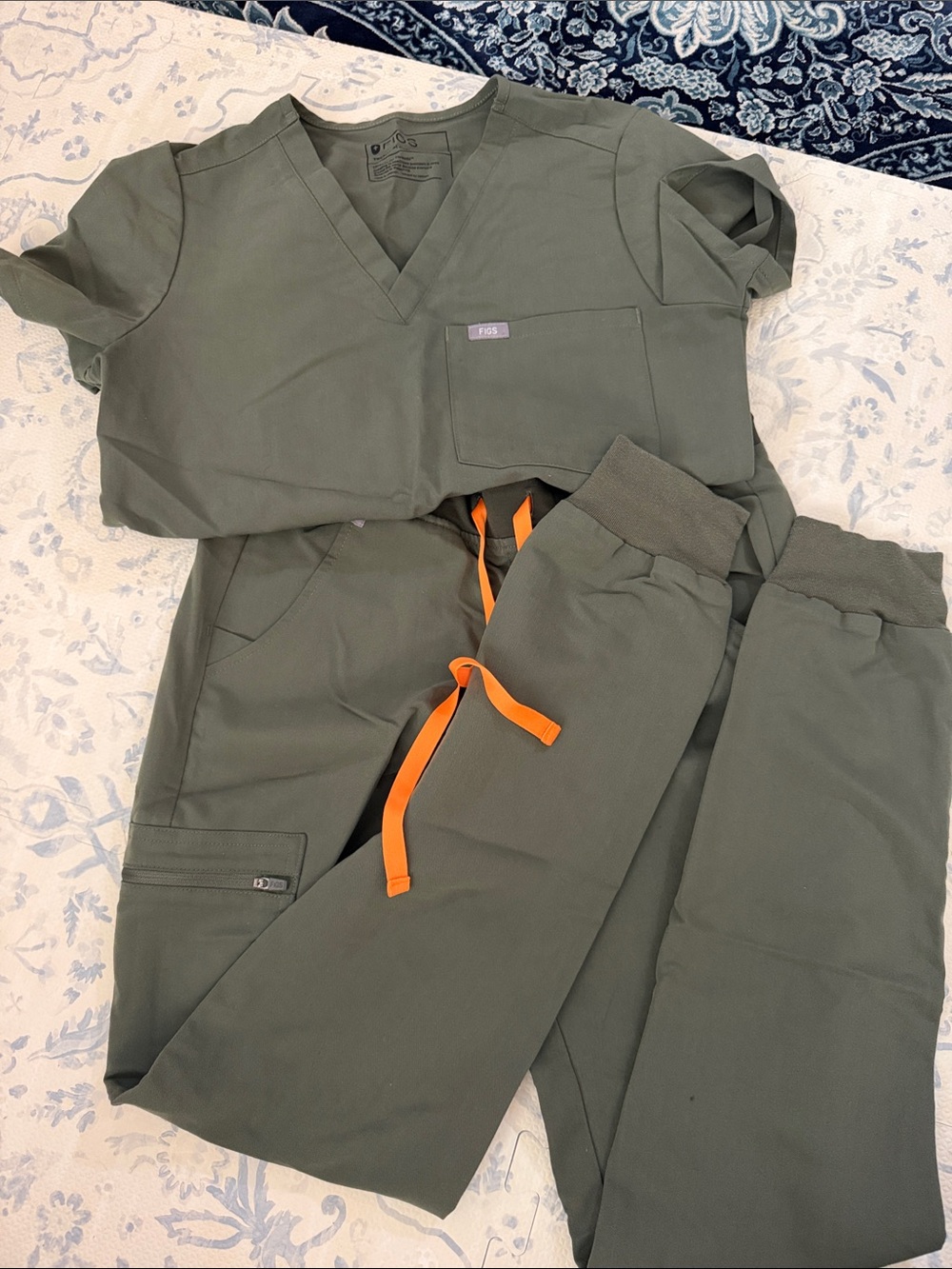Olive Green Figs Scrub Set with Orange Drawstring size XS